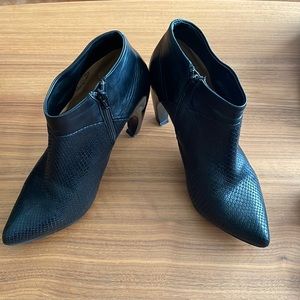 Fluevog “Pizazz” Booties Ladies Size 10